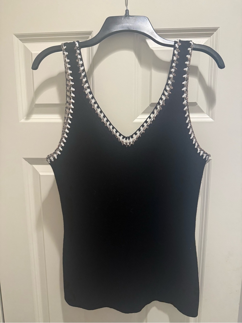 Gibson Latimer Black Sleeveless V-Neck Tank with White Trim